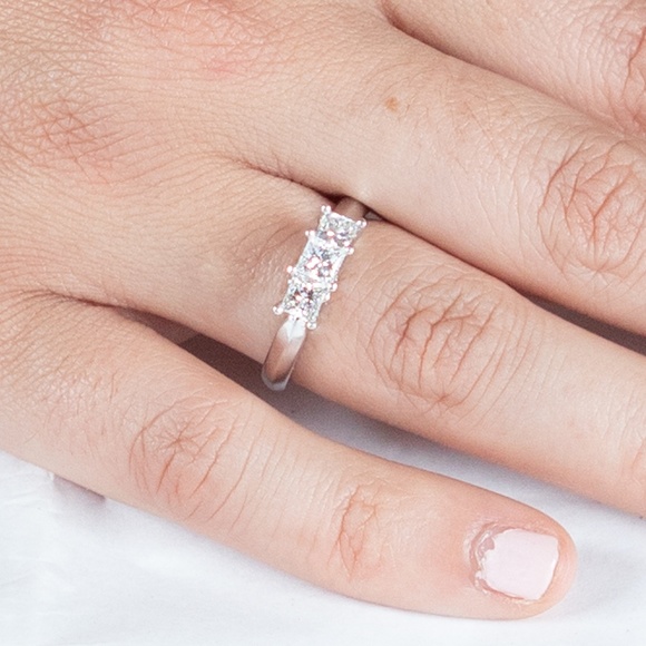 Jewelry - 14k white gold engagement  diamonds ring